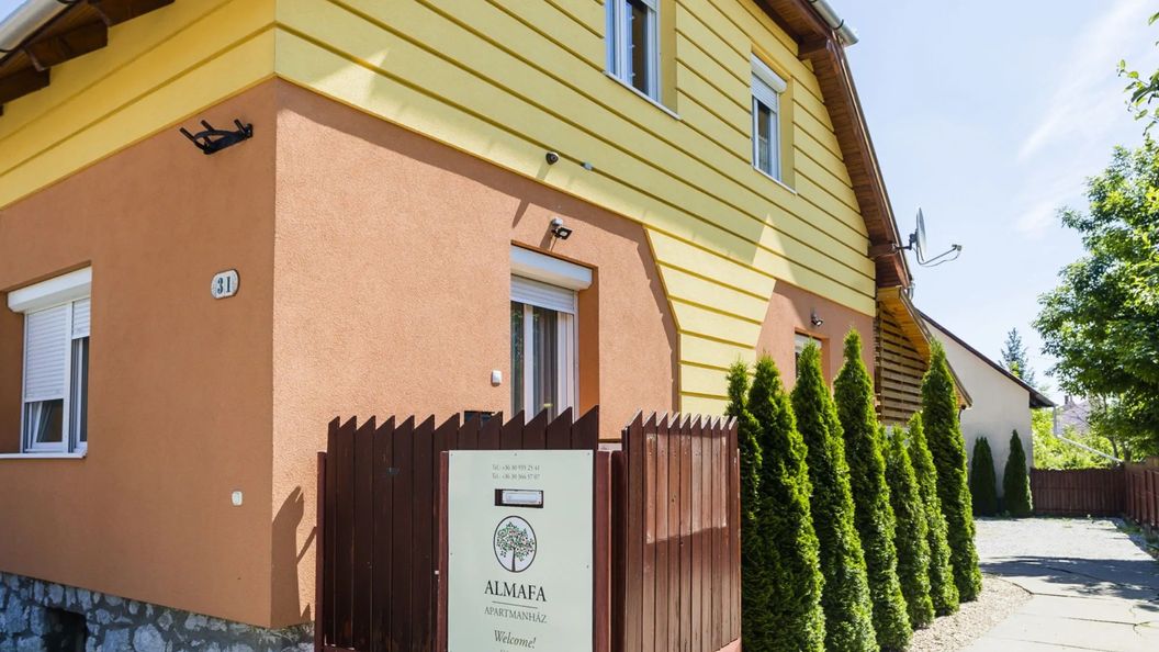 Almafa Apartmanház Eger (1)