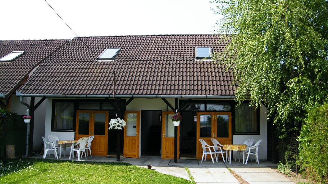 Yachtparty Apartmanház Balatonboglár (1)