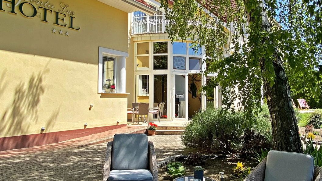 Penta Lux Hotel és Apartman Tata (1)