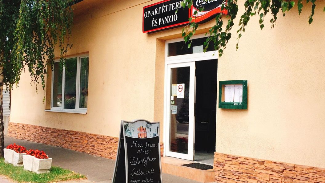 Op-Art Panzió Monor (1)