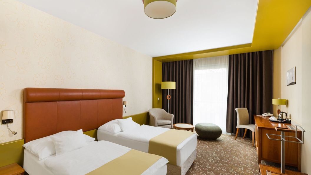 Corso Hotel Pécs (1)