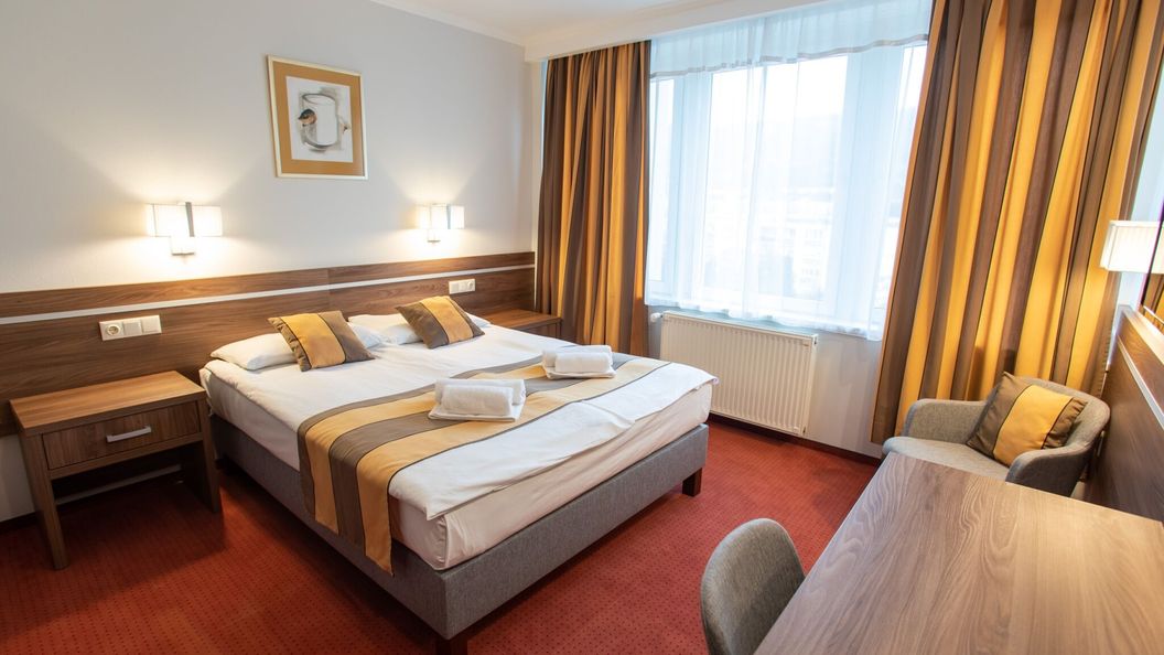 Hotel Árpád Tatabánya (1)