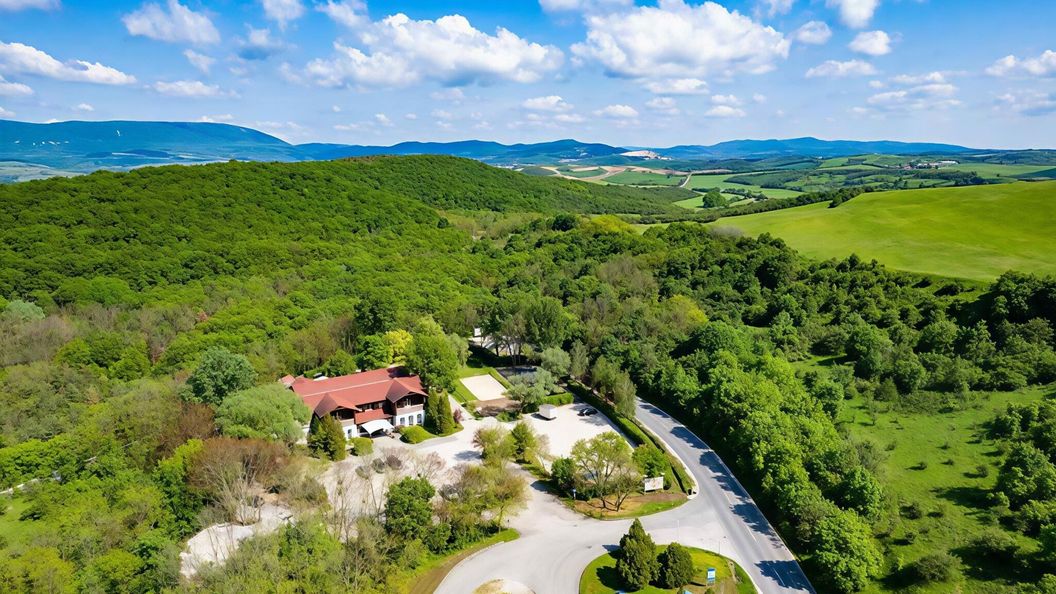 Pollushof Panzió és Étterem Csolnok (1)