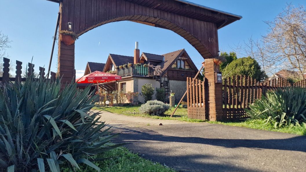 Kriszta Apartman Balatonboglár (1)