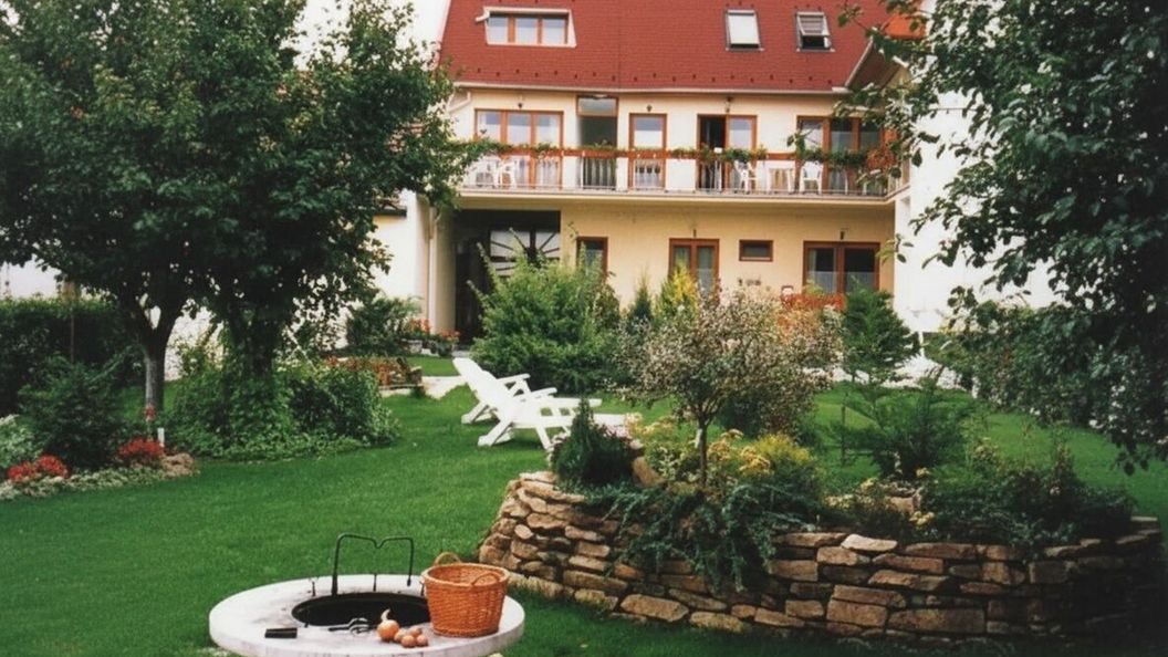 Átrium Apartmanház Eger (1)