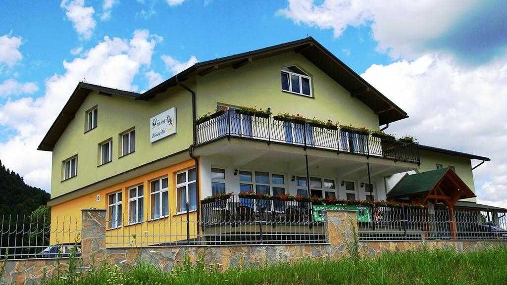 Poľovnícky hotel Diana Stráža (1)