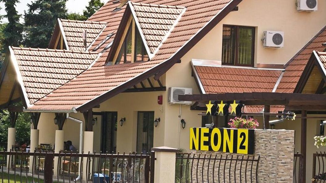 Neon 2 Vendégház Orosháza-Gyopárosfürdő (1)