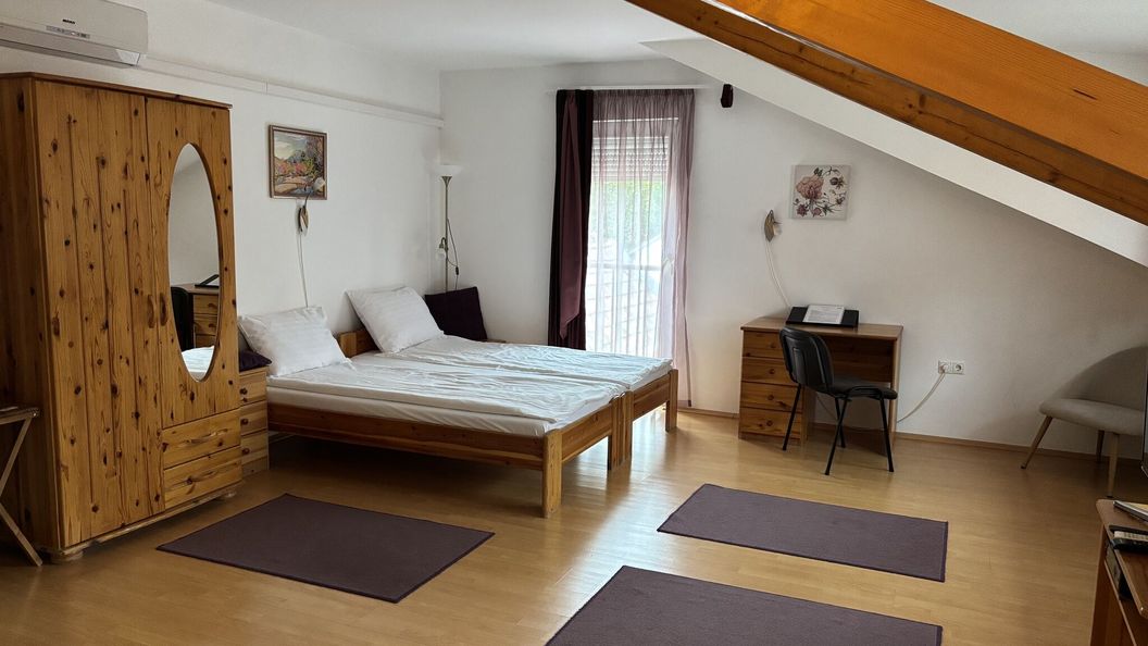 Hungária Apartmanház Pécs (1)