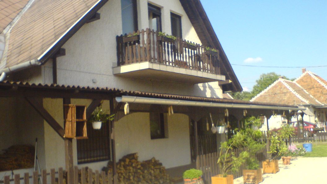 Janka Apartman Szigliget (1)