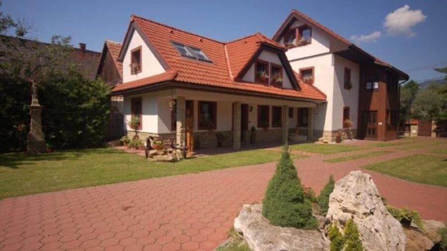 Penzion Dvor u Luttyov Ivachnová (1)