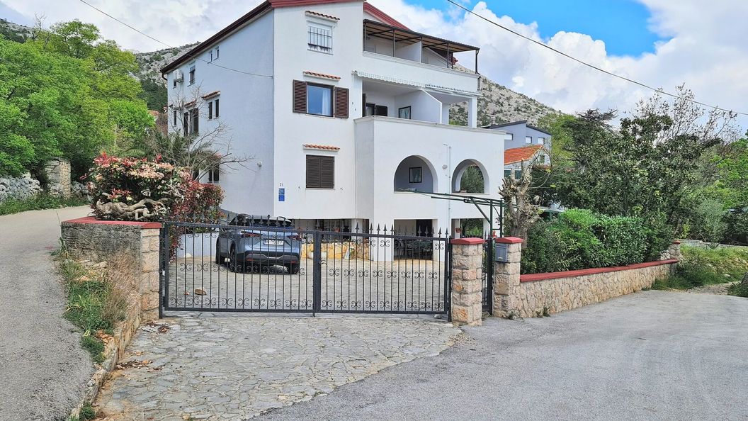 Apartmani Vukelić Starigrad (1)