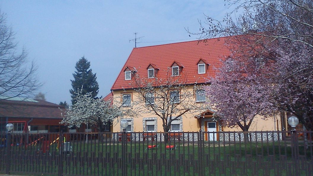 Fenyő Panzió és Apartmanház Mezőkövesd (1)