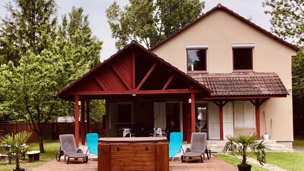 Tieff Apartmanház Balatonszárszó (1)