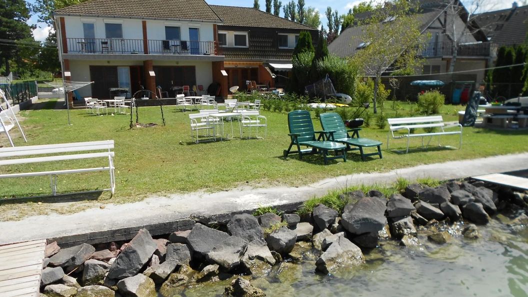 Évi Apartmanok Szántód (1)