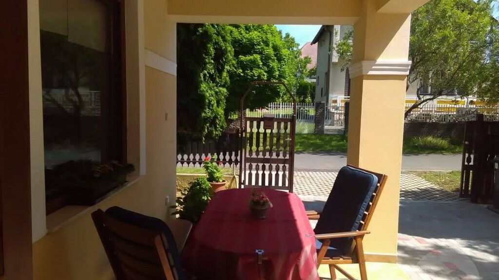 Magdolna Apartmanház Vonyarcvashegy (1)