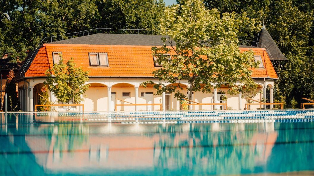 Kastélypark Fürdő Motel Füzesgyarmat (1)