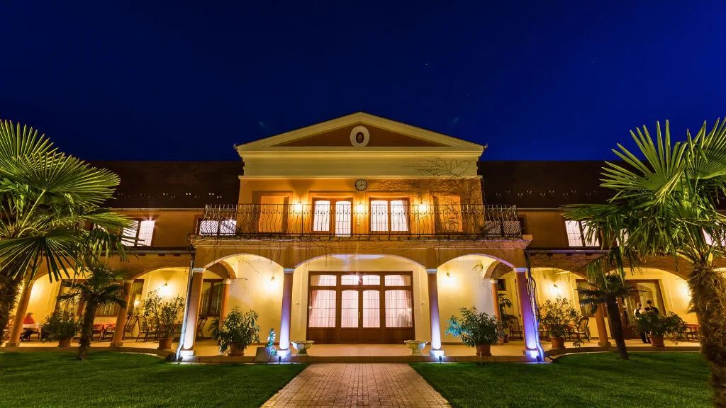 Vinum Wellness és Konferencia Hotel Kiskőrös (1)