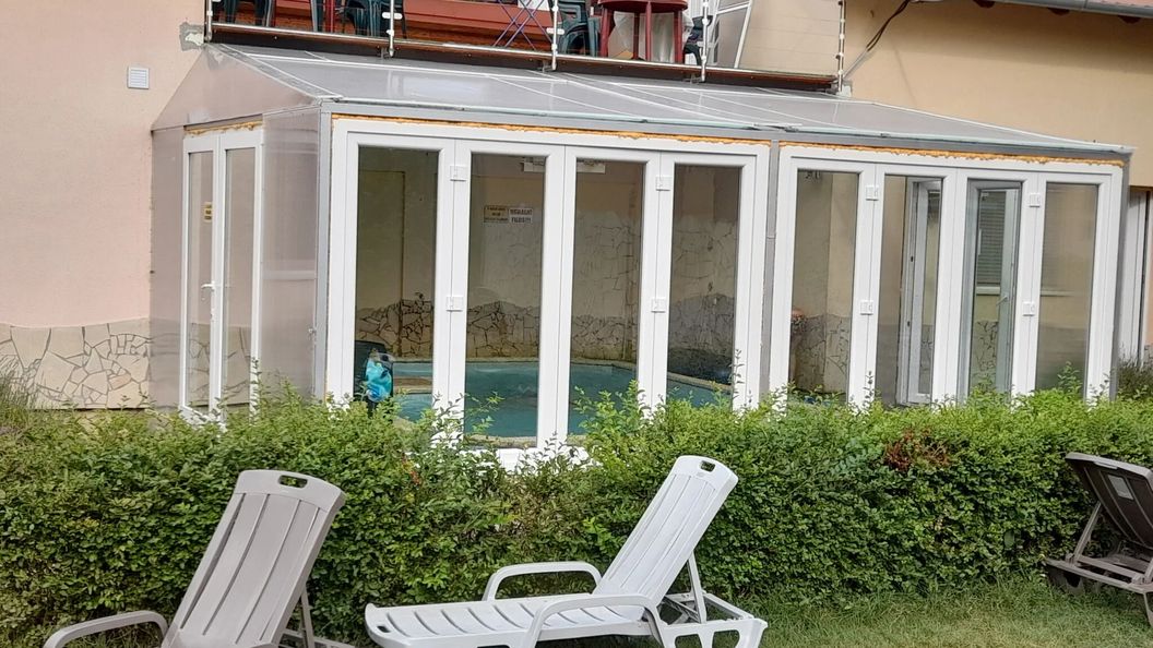 Beatrix Apartmanház Balatonrendes (1)