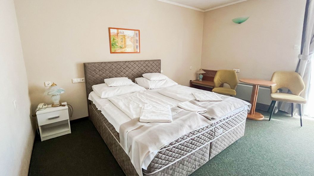 Hotel Unicornis Eger (1)