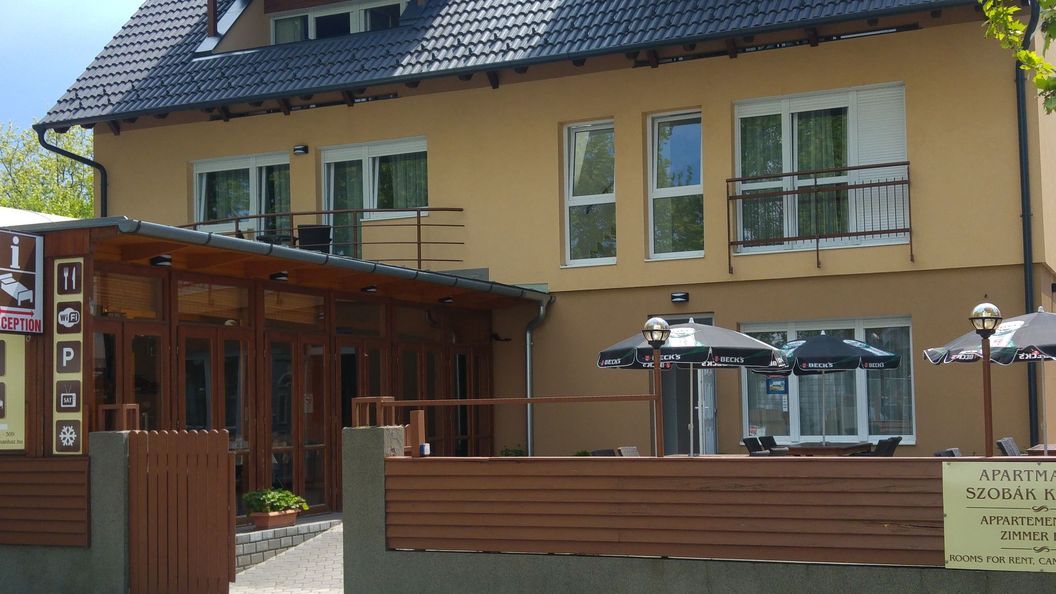 Ádám Apartmanház Siófok (1)