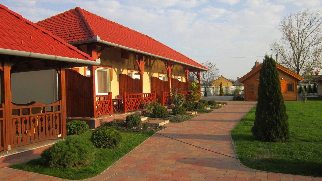 Hőforrás Szállások Cserkeszőlő (1)