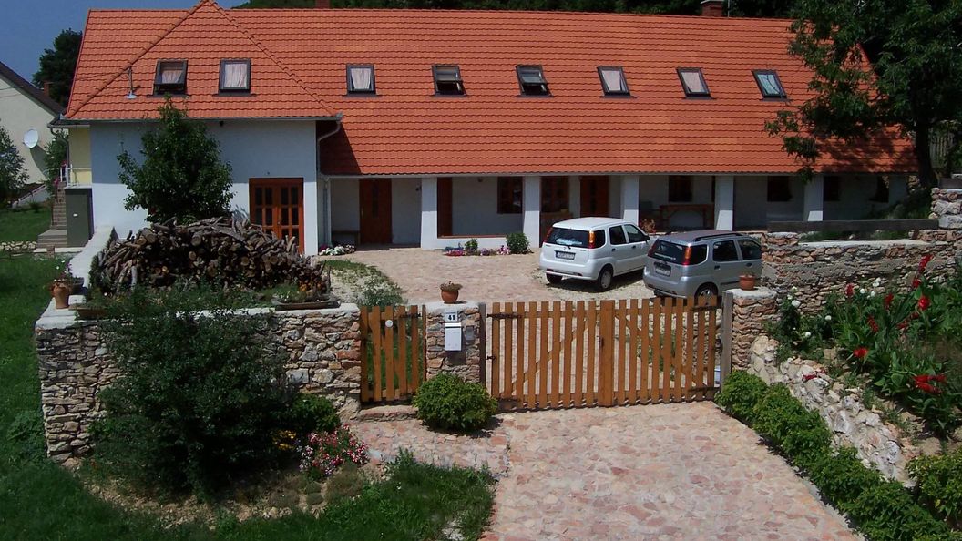 Bakonyi Apartmanház  Eplény (1)