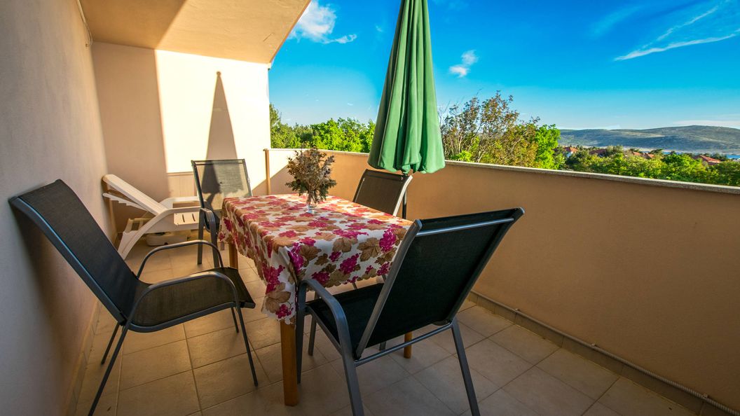 Apartman Kuco Starigrad (1)