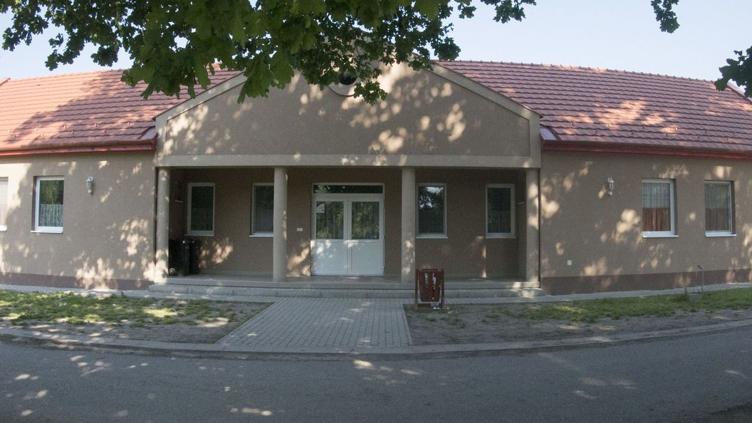 Sulyom Ifjúsági Szálló Géberjén (1)