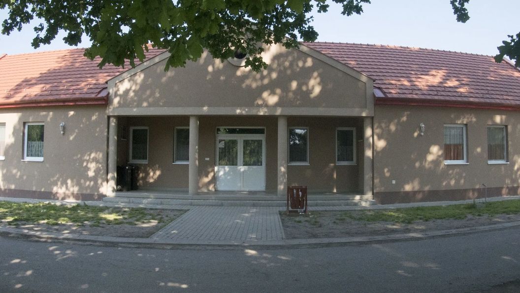 Sulyom Ifjúsági Szálló Géberjén (1)