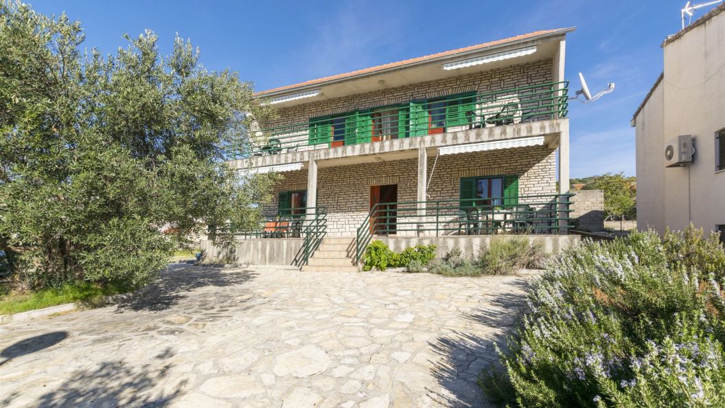 Apartments Albina Brodarica (1)