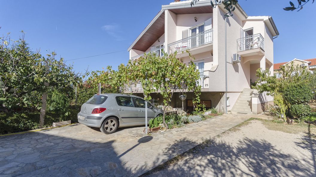 Apartment and Rooms Ema Vodice (1)