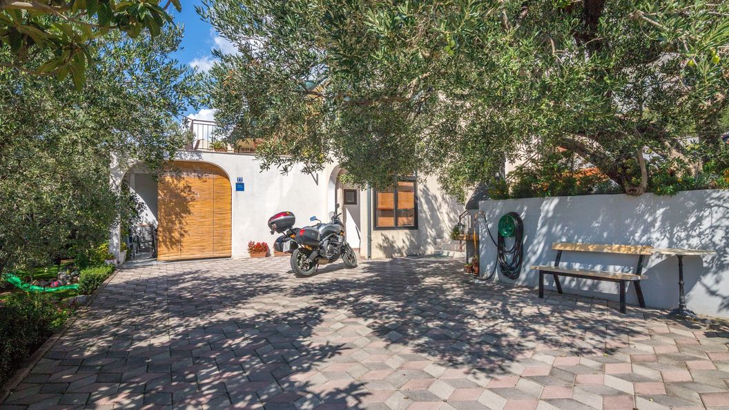 Apartments Josip Makarska (1)