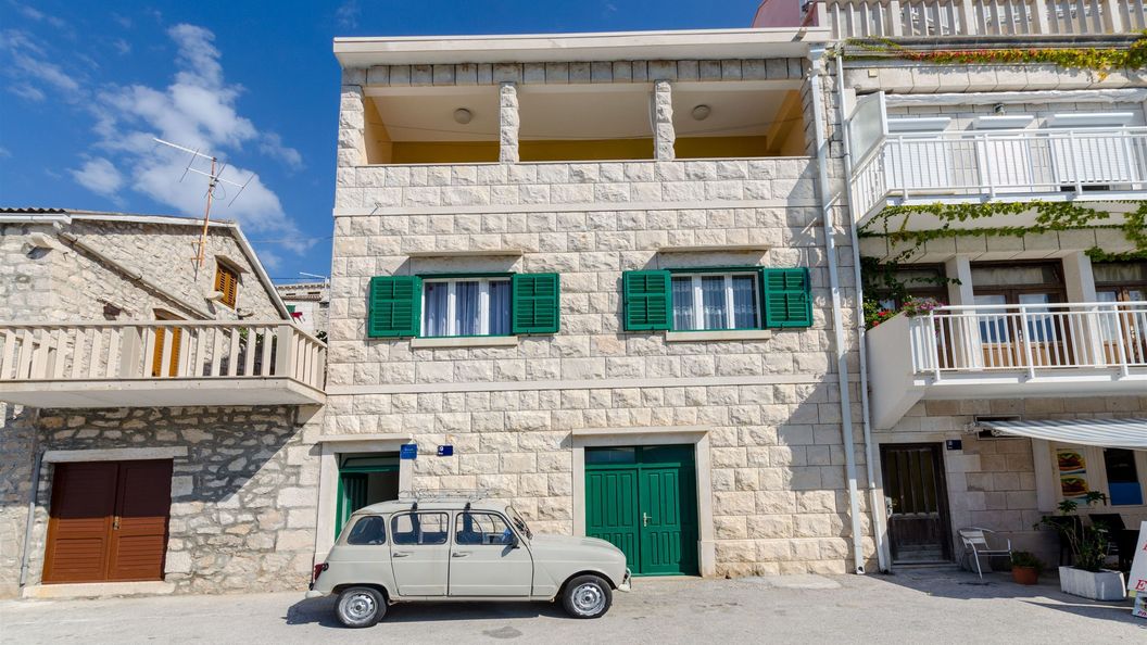 Apartments Franka Povlja (1)