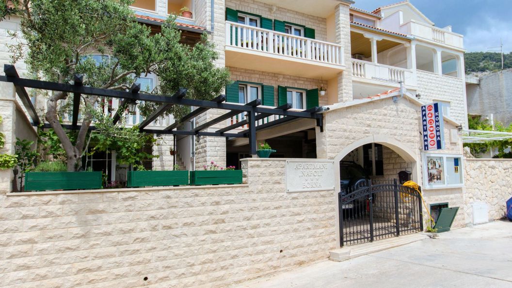 Apartments and Room Napoli Bol (1)