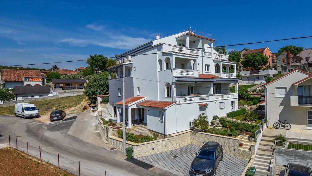 Apartments and Room Danijel Sv. Filip i Jakov (1)