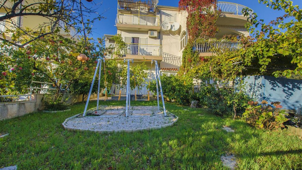 Apartments Nada Grebastica (1)