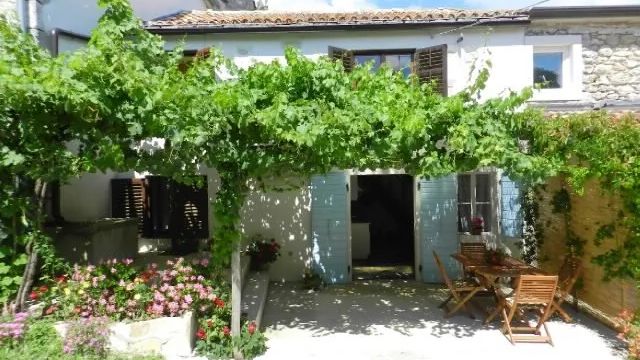 House Elena Lindar (1)