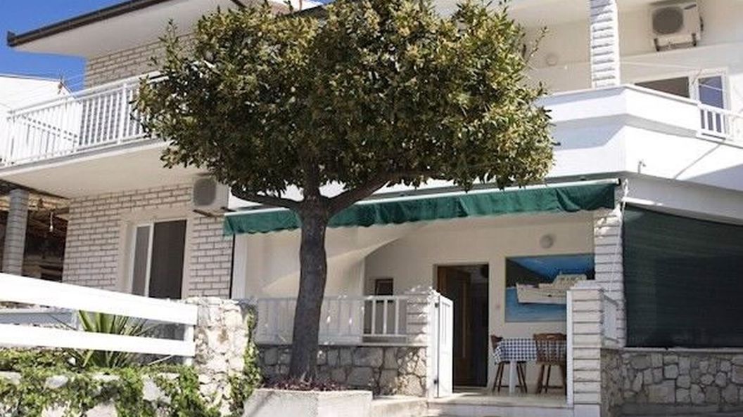 Apartments and Rooms Florijan Komarna (1)