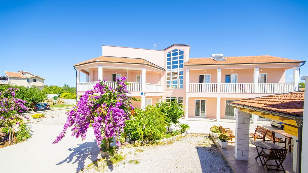 Apartments Tiho i Pave Rogoznica (1)