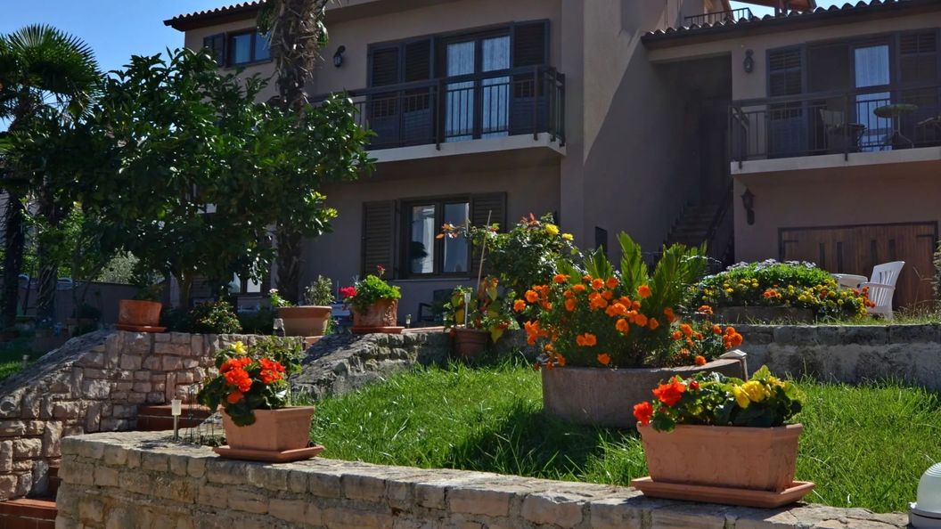 Apartments and Rooms Viktorija Pjescana Uvala (1)