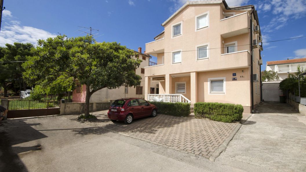 Apartments and Rooms Mladen Vodice (1)