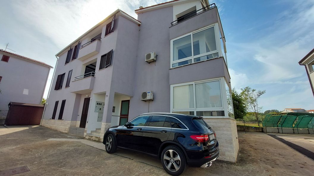 Apartments Mauro Malinska (1)