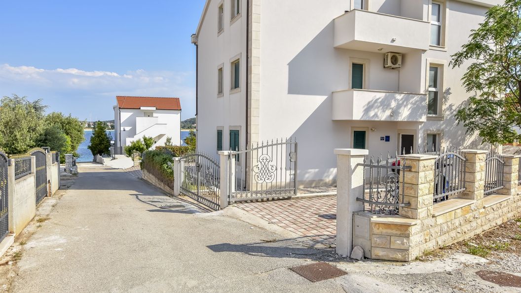 Apartments Anka Rogoznica (1)