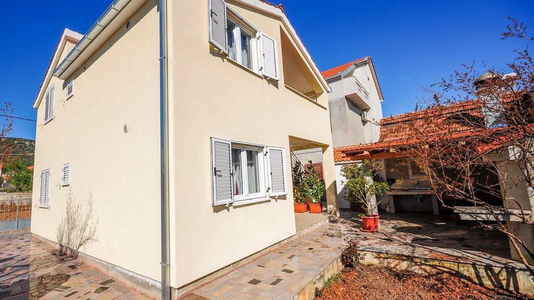 House Bože Vinisce (1)