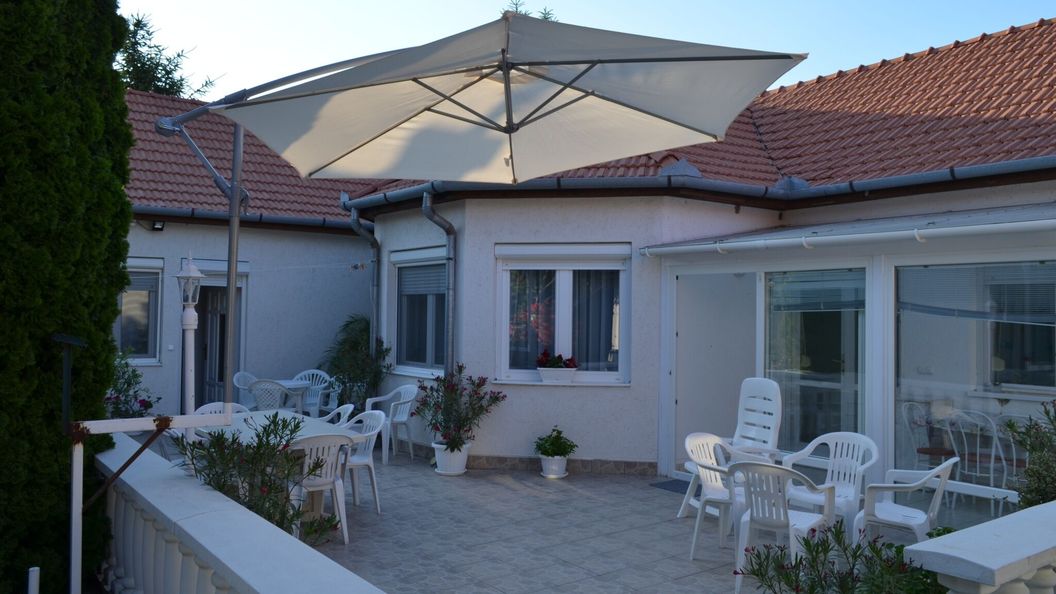 Henrietta-Violetta Apartman Hajdúszoboszló (1)