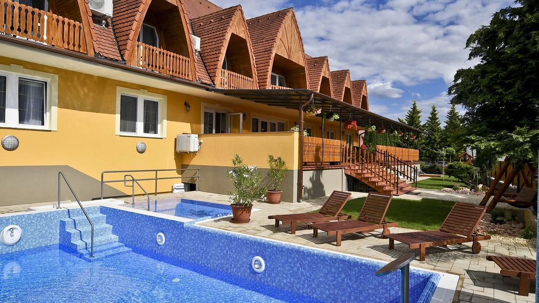 Rajna VillaBridge & Spa Bogács (1)