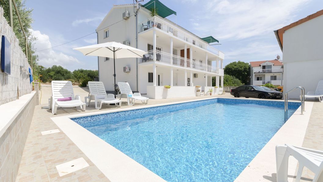 Apartments Mila Family & Pool Tribunj (1)