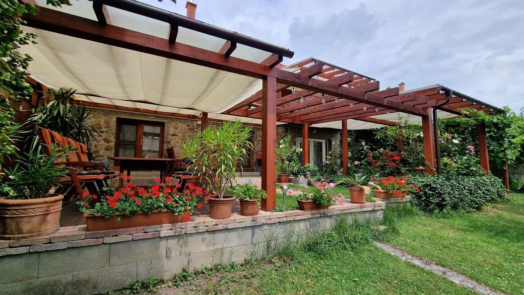 Virág Apartmanház Sopron (1)