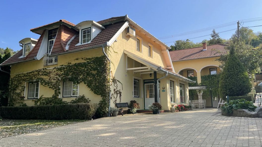 Hársfa Szálló Tamási (1)