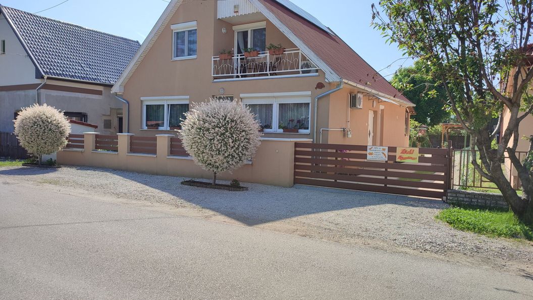 Zseli Apartmanház Siófok (1)
